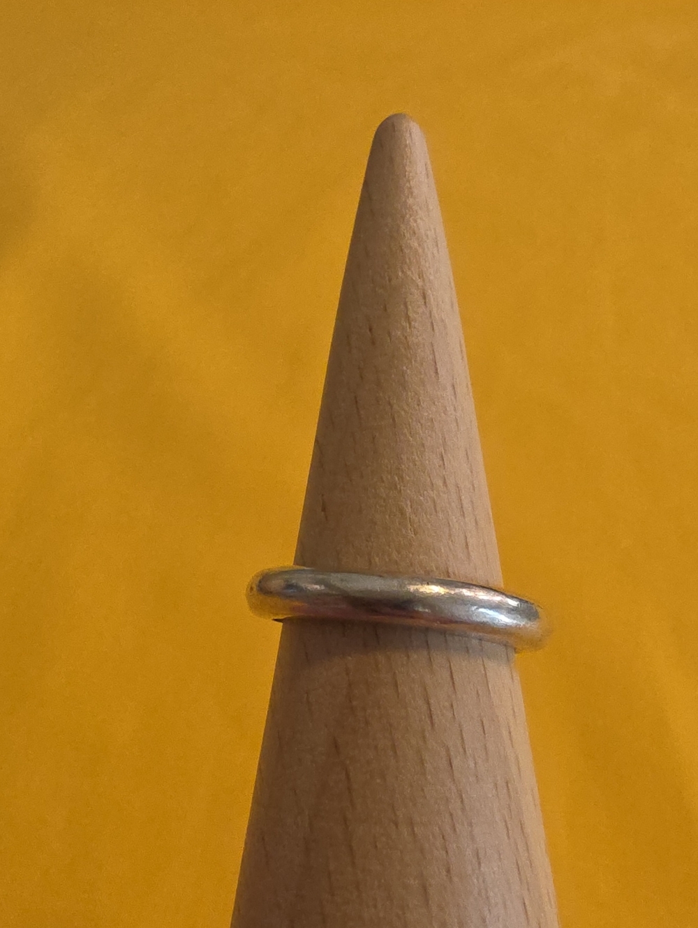 Vintage Silver Ring Featuring a Round Cabochon Garnet Gemstone  AS: 5.75 - Picture 6 of 11